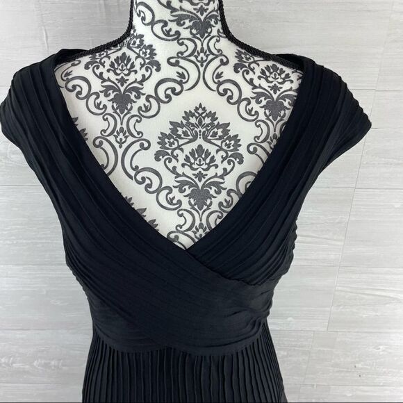 Tadashi Shoji Portrait Pintuck Jersey Lace Fit & Flare Dress - Picture 4 of 10